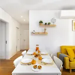 Whome Urban Elegance: A Modern Haven In Lisbon's Heart Διαμέρισμα *