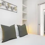 Whome Urban Elegance: A Modern Haven In Lisbon's Heart Διαμέρισμα *