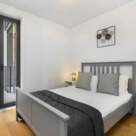 Whome Urban Elegance: A Modern Haven In Lisbon's Heart 아파트 *
