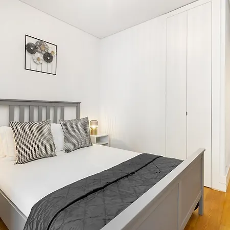 Whome Urban Elegance: A Modern Haven In Lisbon's Heart *