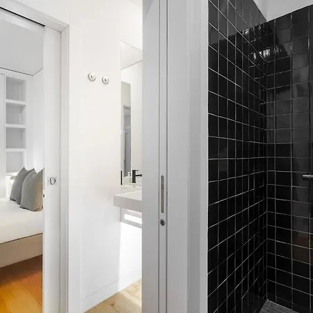 Apartament Whome Urban Elegance: A Modern Haven In Lisbon's Heart *