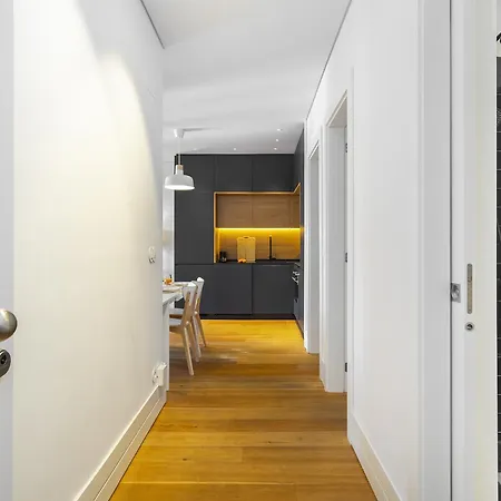 Whome Urban Elegance: A Modern Haven In Lisbon's Heart 리스본