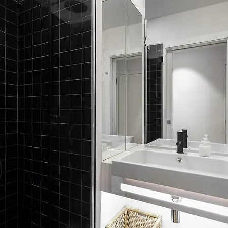 Whome Urban Elegance: A Modern Haven In Lisbon's Heart 아파트 *