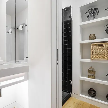 Whome Urban Elegance: A Modern Haven In Lisbon's Heart